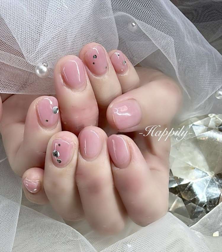 こっそりと凹凸のないドットネイル