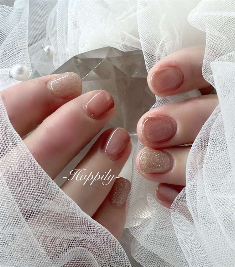 エステのお姉さんのシンプルネイル