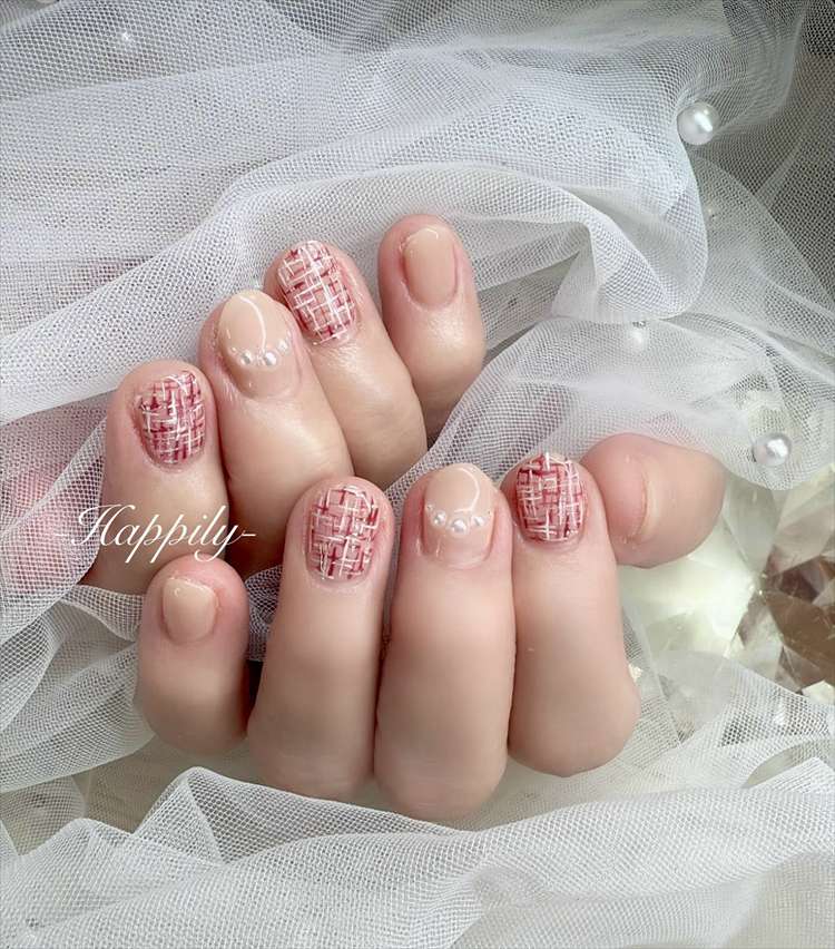 赤×ホワイトツイードネイル