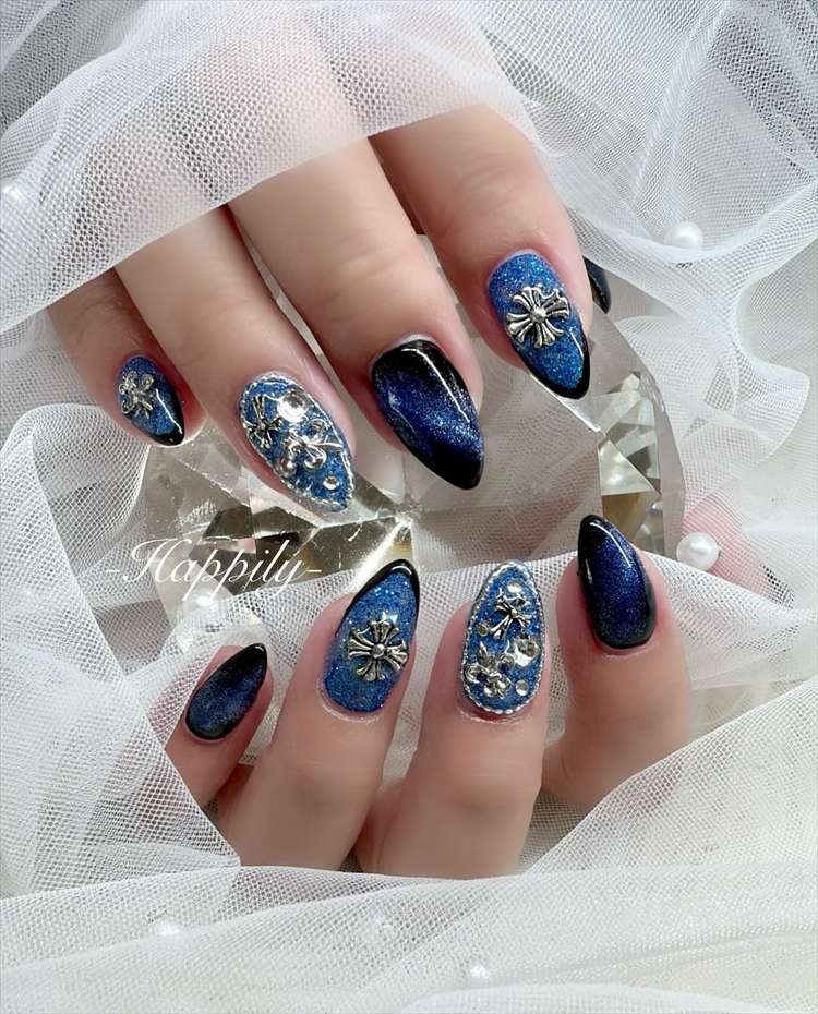 ネイビーとクロス