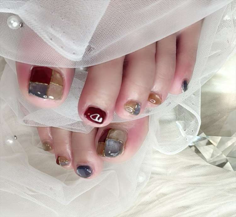 大人ニュアンス×チェックフットネイル