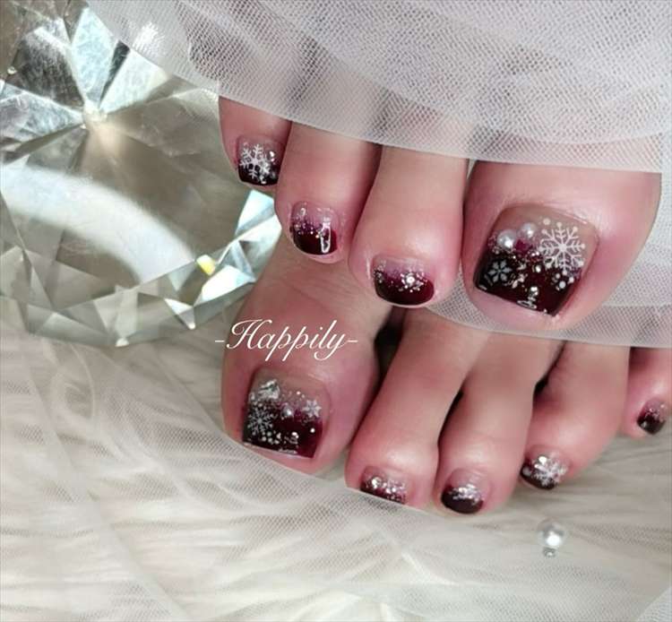 ボルドー×スノーペディキュア