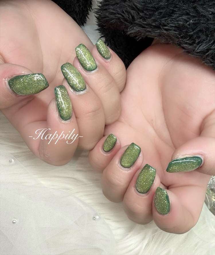 大人のグリーンネイル