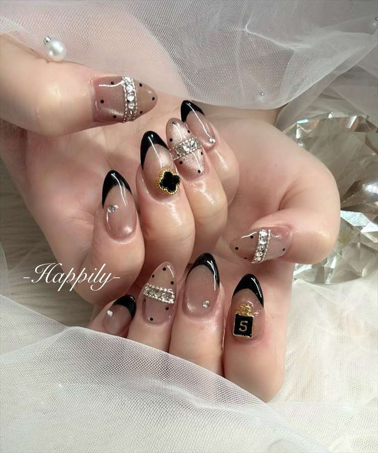 黒フレンチとドット